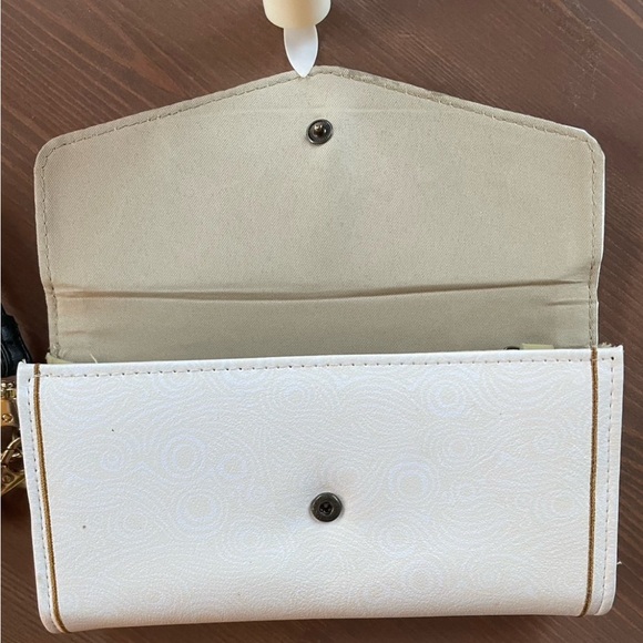 SOLD- Danielle Nicole Zelda wallet. - Picture 7 of 11